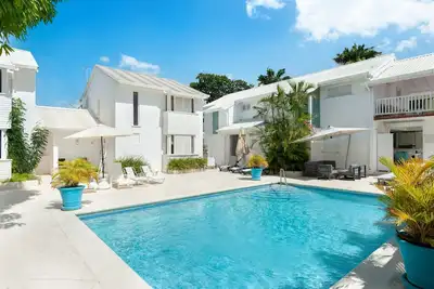 Image de 3 Mango Court, luxury townhouse, 10 mins walk to beautiful sandy beaches.