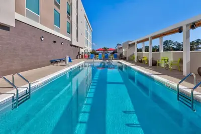 Explore, Stay, Relax! 3 Relaxing Units w/ Kitchen! Close to Wrightsville Beach!