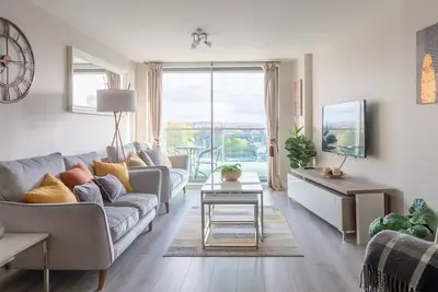 Luxury Riverview City Centre Apartment 1