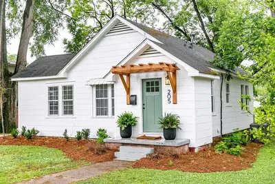 Image de Romantic Getaway | Quiet & Safe | King Beds