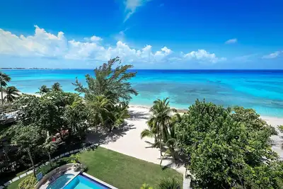 Image de Luxury Penthouse at Sea Breeze #9