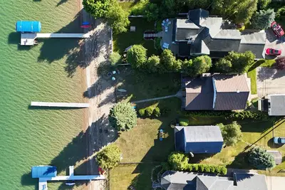 Image de Gorgeous Sunsets at Crystal Lake Waterfront Home