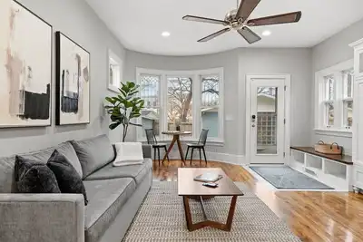 Image de MINNeSTAY* Sapphire Estate | Luxury | Cedar Lake