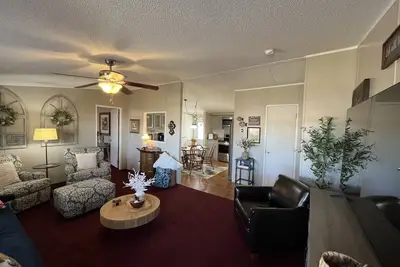 Image de Peaceful Retreat with Private Lake, Covered Dock and Beautiful Views