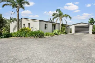 Image de Serene Breeze Escape with estuary view