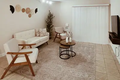 2br Across Uf/Shands – Walk to Campus & Hospitals!
