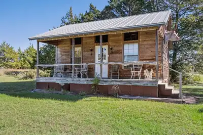Image de Historical country cabin in Round Top!