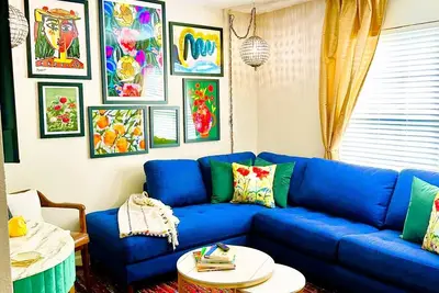 Image de Minutes from Ole Miss Campus! Gated Community with Pool! Vibrant Unique Décor!