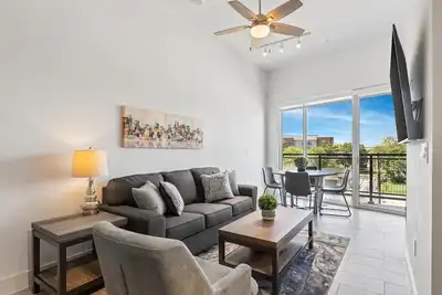 Image de Luxury Apartment in the City! 1 King \/ 1Queen \/ 2 Bath