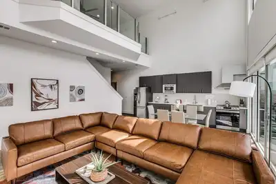 Enjoy the View - Spacious Dallas Penthouse!