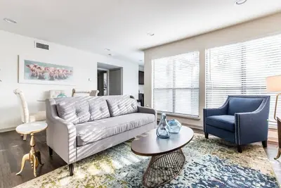 Image de Reagan 207-Your stylish Dallas escape starts here