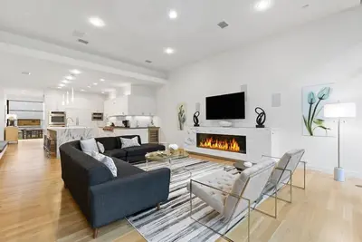 Image de Modern Luxury: 3 Beds of Style & Serenity