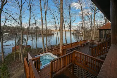 Image de Cabin on the Cove perfect family getaway with a year around hot tub!