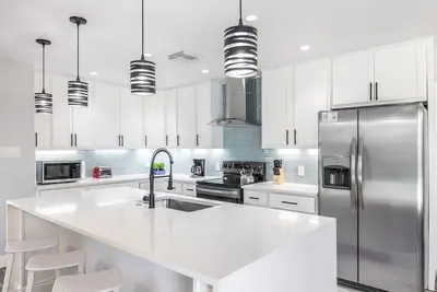 Image de Modern Oasis-Sleek 4-Bed Oasis with Private Pool