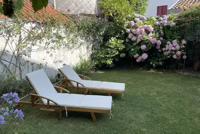 Image de Biarritz - Maison de ville avec jardin, les plages à moins de 15 minutes à pied.