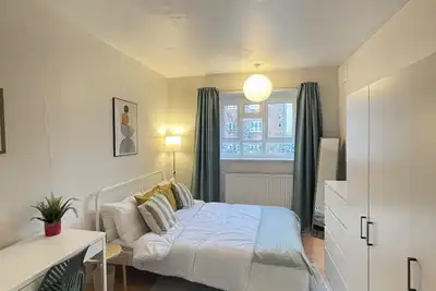 Image de Cosy 3bd Flat w/Private Balcony - Nine Elms!