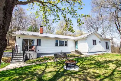 Image de Keuka Lake Retreat with Lake Front and Land! Close to Penn Yan and Hammondsport!