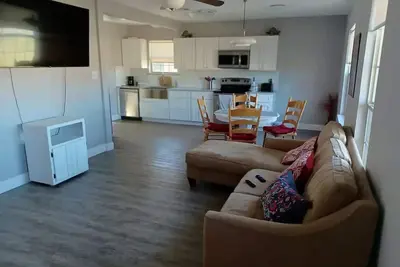 Image de Adorable 2-bedroom guesthouse with patio\n\n