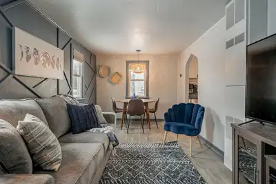 Cozy Home Fenced Yard Fully Furnished in Quite Neighborhood