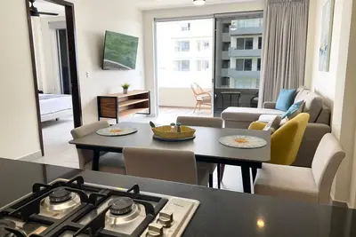 Image de Brand new 2 Bedroom Condo With City Skyline Views From the Rooftop