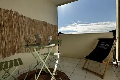 Image de Appartement cosy à 5 minutes de la plage!