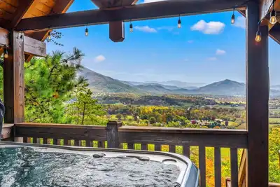 Image de Lodge Mahal - Luxe True Log Cabin - Amazing Views