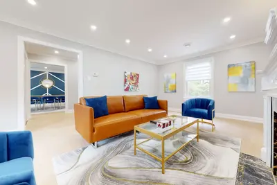 Image de Stylish 4 Bedroom Home in Aaa Location