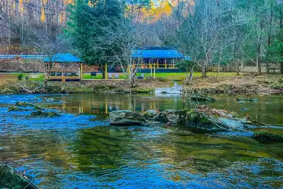Image de Rare River Cabin-15 minutes to Pigeon forge
