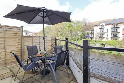 Image de No. 9 On The Riverbank, pet friendly, with open fire in Llangollen
