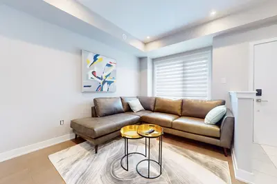 Image de Spacious 5 Bedroom/ 5 Bathroom Townhouse