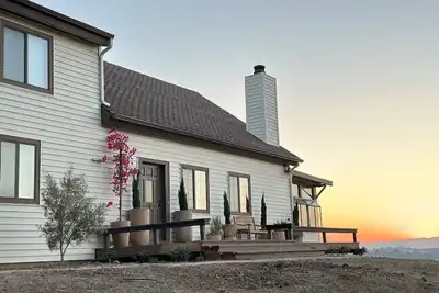 Image de Private Farmhouse style w/incredible 300 degree views! 5 min drive to Old Town!