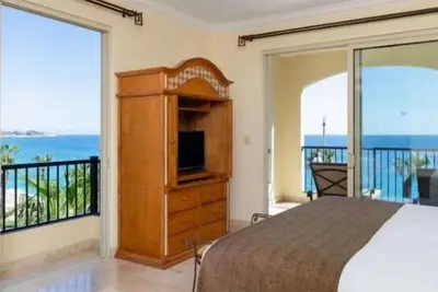 Image de \nOceanfront View to Whale Season from your Penthouse Balcony! \n