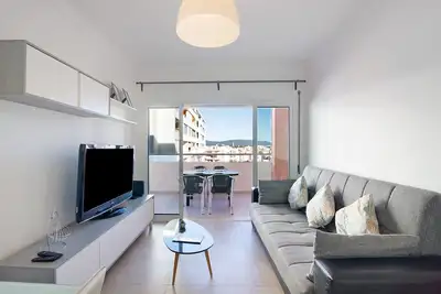 Image de Appartement de vacances \"Portimão\" avec vue montagne, piscine partagée et Wi-Fi