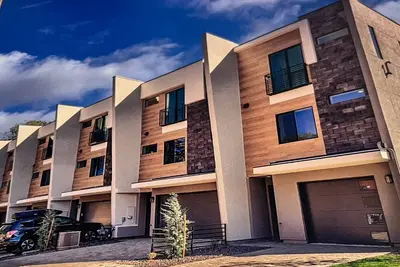 Image de New townhome, Truckee River in Reno, stunning river views! Amazing opportunity!