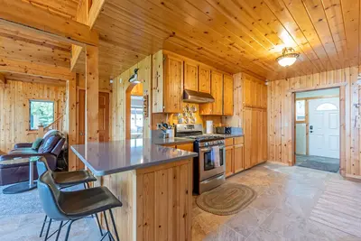 Image de Family cabin on the shores of Big Beaver Lake - Drive, Fly or Snowmachine! \n