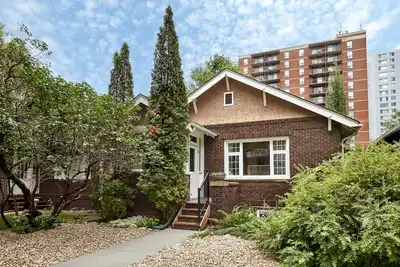 Image de Connect House - A charming 1930's bungalow in the heart of Yeg