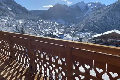 Image de Ferme de Suzanne 9 : T4, vue surplombant la station