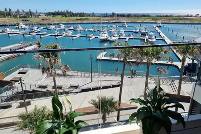 Image de Luxurious new 3-bedroom penthouse apartment\n\n