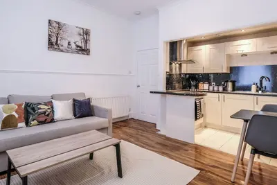 Image de d'exception-Appartement-Salle de bain privée séparée-Vue ville