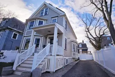 Image de New Built Xl Modern House Near Tenean Beach, UMass Boston, Highway. With EVCharger