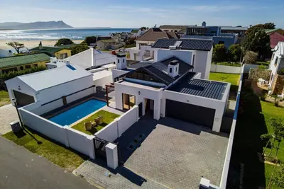 Image de Sitari on Sea — Beachside Bliss | Pool | Sea Views | Kleinmond