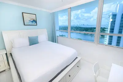 Image de Top Floor Studio with Amazing views at Bay. Free parking