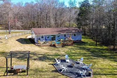 Image de Peaceful 3br Eden Home, Fire Pit, Workspace, and Work Vehicle Parking! ! !