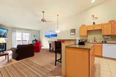 Image de 2br Condo - Ideal Hub for Year-Round Fun!