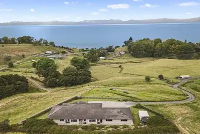 Image de Slice Of Heaven In Kaiaua With Sea Views - Beach & Park Within Walking Distance