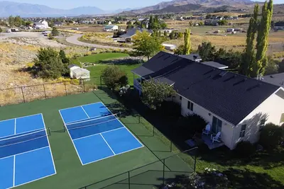 Image de Private Ranch, Spa, Sauna, Theater, Double Pickleball Courts, Skiing Nearby!