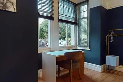 Image de Modern, Spacious 6-bed in Plymouth w/ Parking