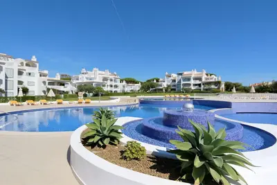 Image de Green Valley 05 - Cd 270 - Sleeps 6 adults and 2 children, 4 salted waterpools