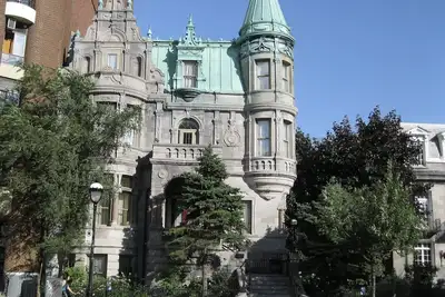 Image de Cozy 2 bedroom Condo at the Château Sherbrooke, Blend of history & modern luxury