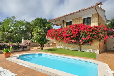 Image de Villa moderne à 1 km de la plage, piscine privée et vue mer